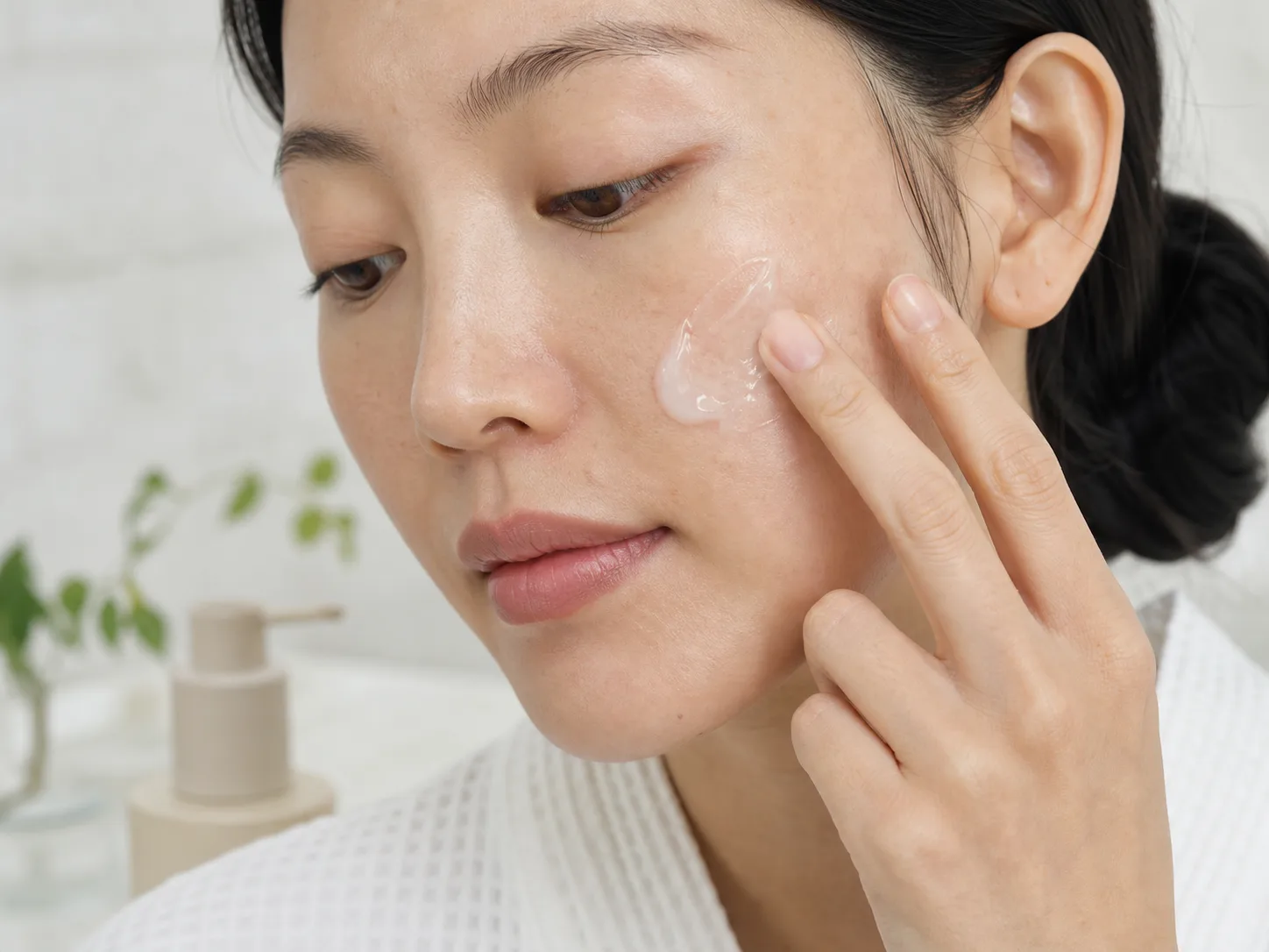 Vigna Radiata Seed Extract product texture being applied to skin