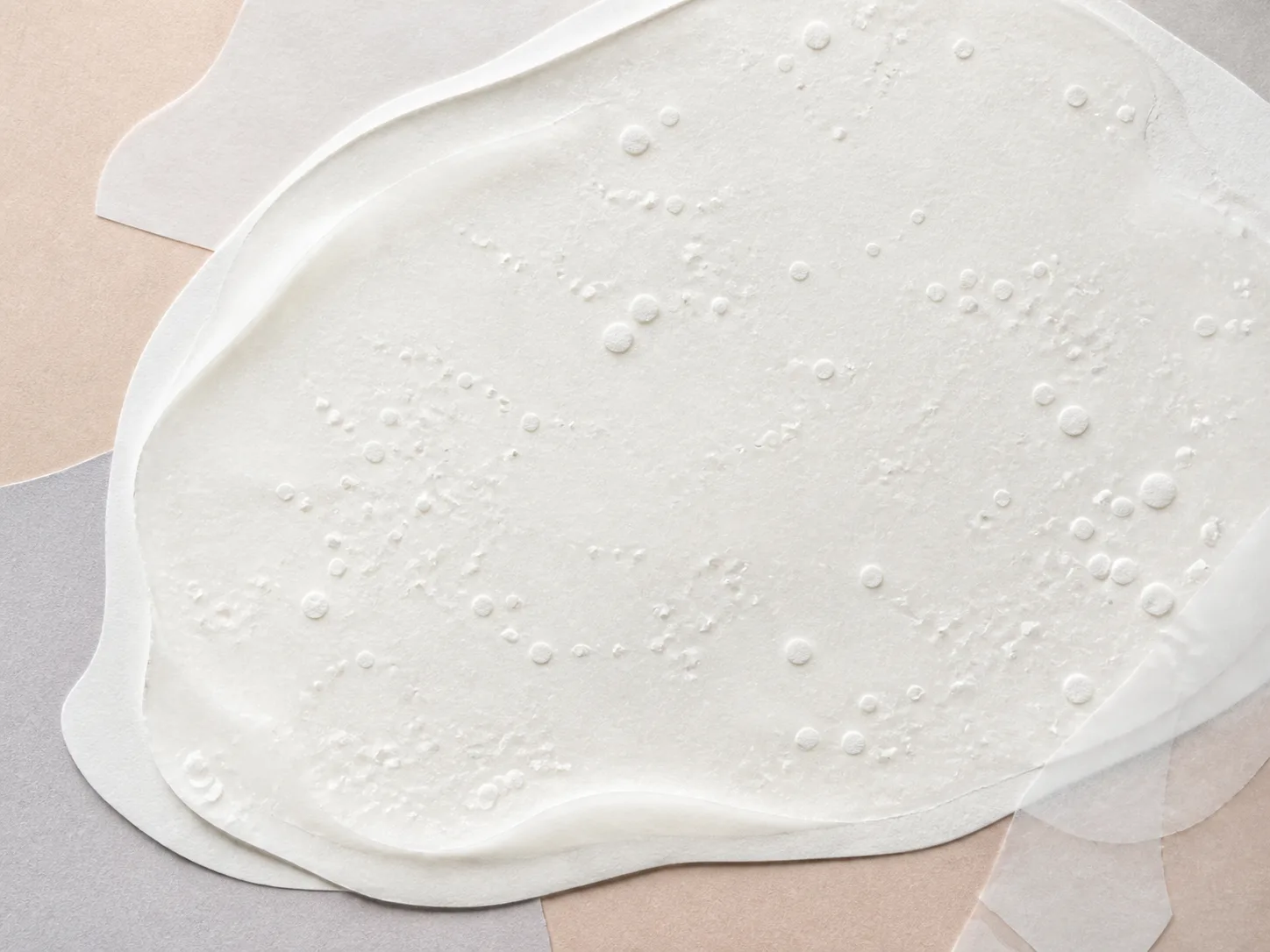 Aspergillus Ferment 원료와 화장품 제형 질감을 보여주는 이미지